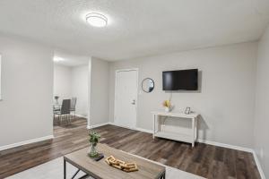 Crest at East Cobb 1830G I Spacious 2Bd 2Bt