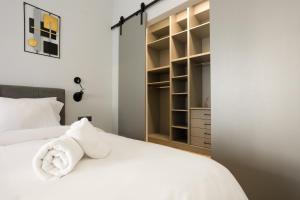 Heart Of Ladadika AC Smart TV Self Check-In