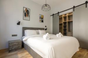 Heart Of Ladadika AC Smart TV Self Check-In