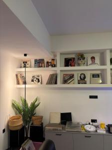 Rock n Roll apartment, downtown