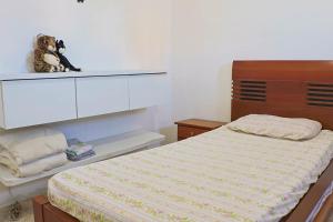 Apto a 500 metros da praia da Enseada