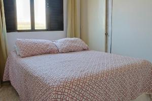 Apto a 500 metros da praia da Enseada