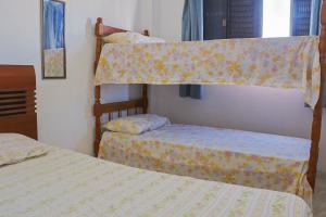 Apto a 500 metros da praia da Enseada