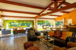 Lodges Le Mas des lys - Guest houses au coeur de la Provence dans un parc paysage avec piscine, sauna et boulodrome : photos des chambres