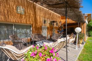 Lodges Le Mas des lys - Guest houses au coeur de la Provence dans un parc paysage avec piscine, sauna et boulodrome : photos des chambres