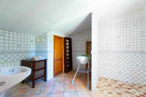 Lodges Le Mas des lys - Guest houses au coeur de la Provence dans un parc paysage avec piscine, sauna et boulodrome : photos des chambres