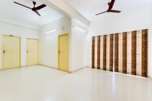 Hotel O J2 Service Apartment