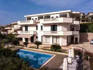 Villa La Quiete - Adults only - 卡萨米尔