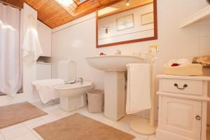 VILLA VISCALORI A garden with pool and see view near Etna