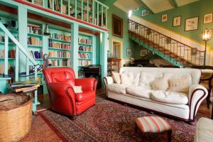 VILLA VISCALORI A garden with pool and see view near Etna