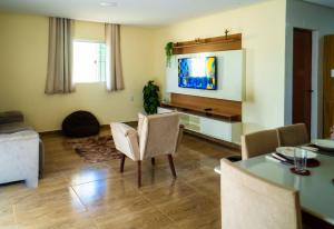 4 quartos, sendo 2 suítes - uma com varanda privativa, a 700m da Praia da Boca da Barra e 2,5km da orla de Tamandaré, Wifi 200MB e cozinha completa - Piscina e estacionamento privativos - Ideal para grupos e famílias - tranquilo para home office