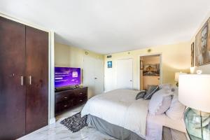 Resort-Style1BR Intracoastal Walk to Sand