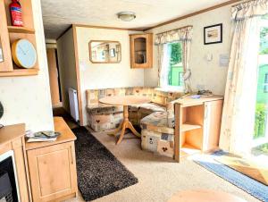 Family-Friendly Woodland Caravan Pool & Bar