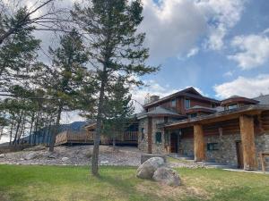 Ryders Lodge, Log Home In Edgewater, Bc - 4hvězdičkové hotely ve městě Radium Hot Springs