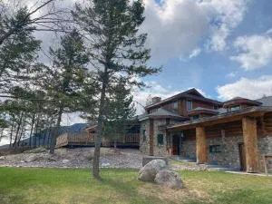 Ryders Lodge, Log Home In Edgewater, Bc - Brisco