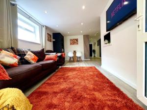 4 Bedroom Detached Hse, 102 sq mtrs, with 2 Bathrooms, 3 Toilets and Free Parking