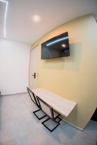 Live the Comuna 13 experience in Medellín INT 304