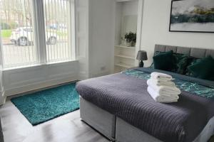 Bright & Stylish 1-Bed Apt w free parking & Wi-Fi