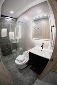 Live the Comuna 13 experience in Medellín INT 305