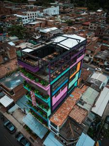 Live the Comuna 13 experience in Medellín INT 305