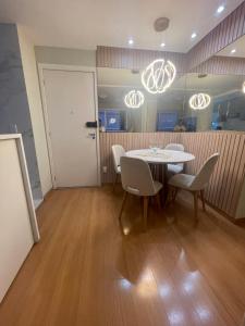 Quarto privativo em apartamento