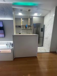 Quarto privativo em apartamento