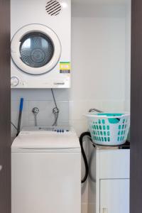 10-B Harbour View Apartment with Pool and Gym