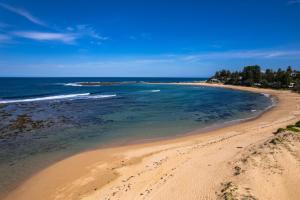 Absolute Beachfront l Couples Getaway