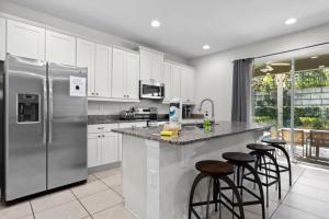 320-6-PC-Pet Friendly 6 bedroom home with game room