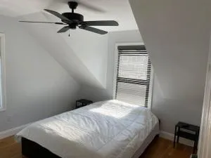 Queen Bed - Boston - RM 3 - Stoneham