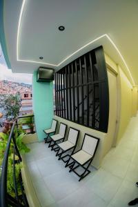 Experience Medellíns Comuna 13 INT401