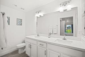 Chic & Central 3BR Mins to Downtown