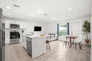 Chic & Central 3BR Mins to Downtown