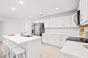 Bright & Spacious 3BR Close to Beaches