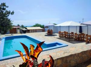 CASA de PLAYA con PISCINA FRENTE al MAR