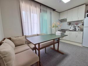 Line 1, Cheongnyangni Station Traditional Korean market Quiet residential area 2 rooms with cozy beds