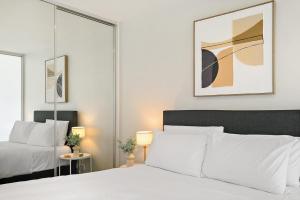 Bright 1BR Apartment Near Maribyrnong River