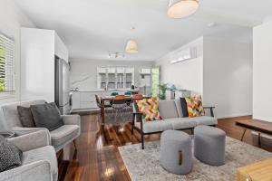 Spacious 3BR - Walk to Racecourse Rd and Portside!