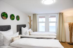 WOOD WORLD Luxury III Massage - Tischkicker - Parken - Küche - Light Show - Trambolin