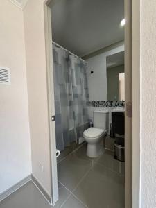 A pasos del metro Steps away from the subway