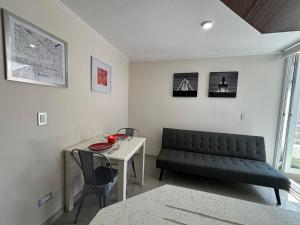 A pasos del metro Steps away from the subway