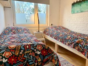 Bungalow in Sint Maartenszee near Beach