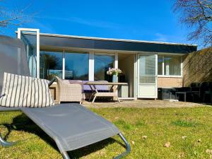 Bungalow Sint Maartenszee near Sandy Beach
