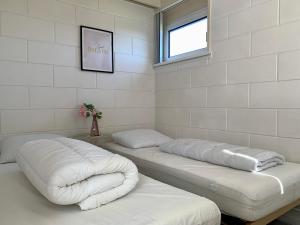 Bungalow Sint Maartenszee near Sandy Beach