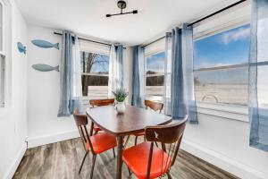 Lakeside 4BD Pushaw Lake Retreat