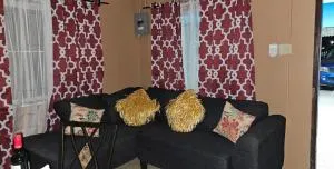 Livi's Hide-Away! - Portmore