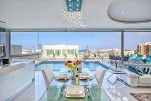 Luxury Penthouse in Swieqi with In and Outdoor Pool