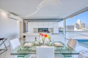 Luxury Penthouse in Swieqi with In and Outdoor Pool