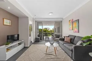 Spacious 2BR Close to UQ, Shops with 2Parking & Pool - Anstead