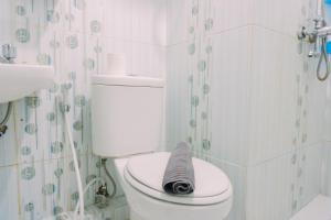 Cozy Stay and Tidy 1BR Green Bay Pluit Apartment By Travelio